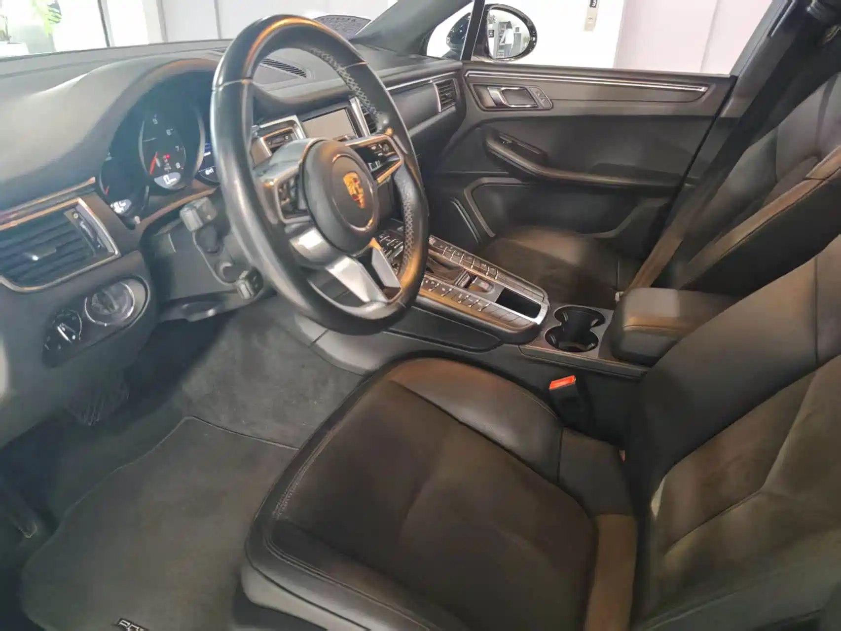 Photo 12 - Porsche Macan