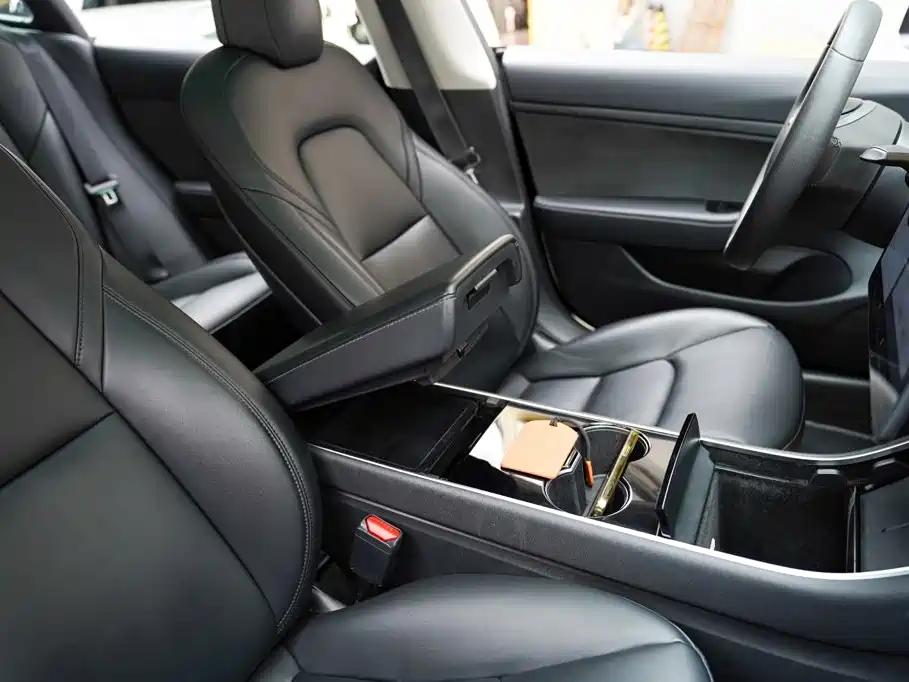 Фото 8 - Tesla Model 3