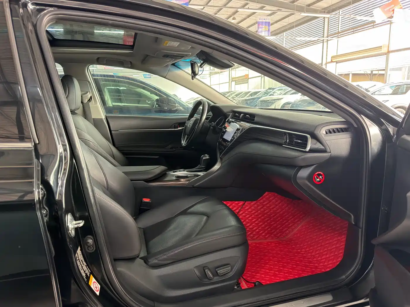 Toyota Camry 2018 2.5G Luxury Edition фото 16