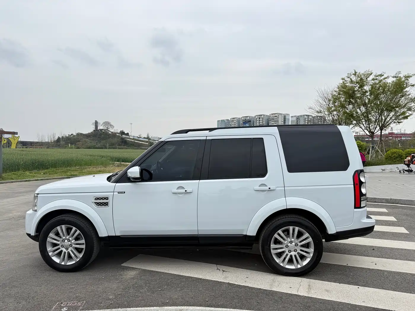 Land Rover Discovery 2016 3.0 SC V6 HSE фото 8