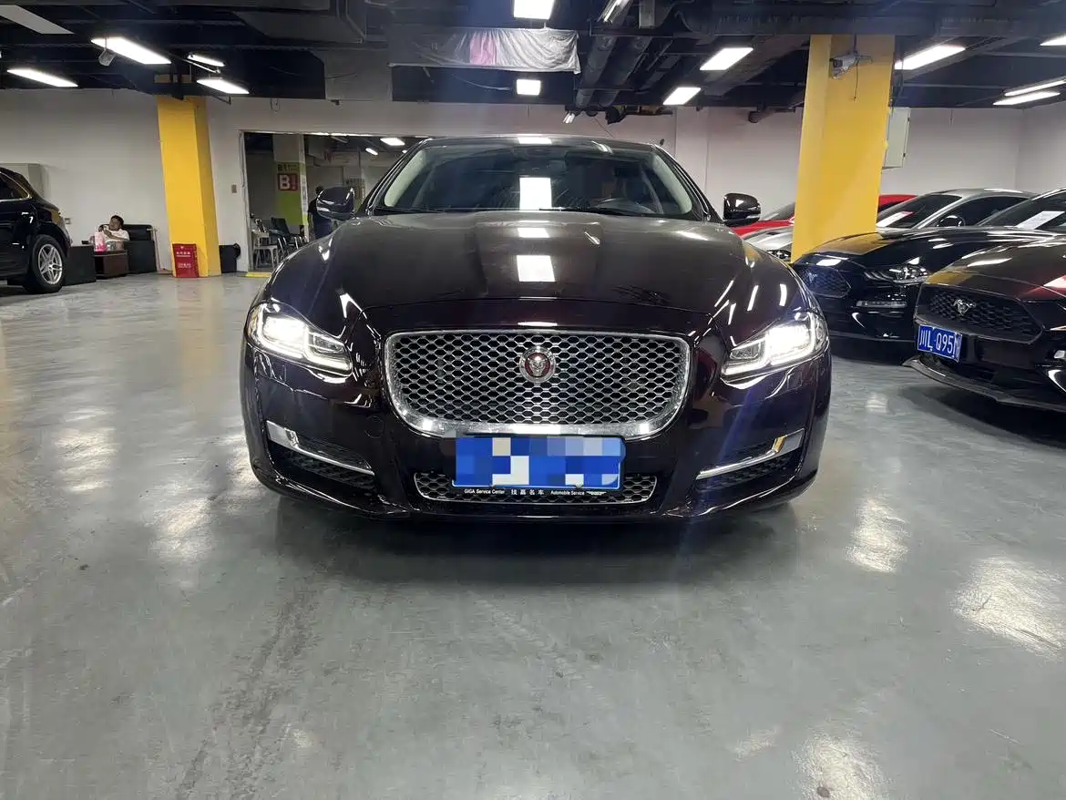 JAGUAR XJ