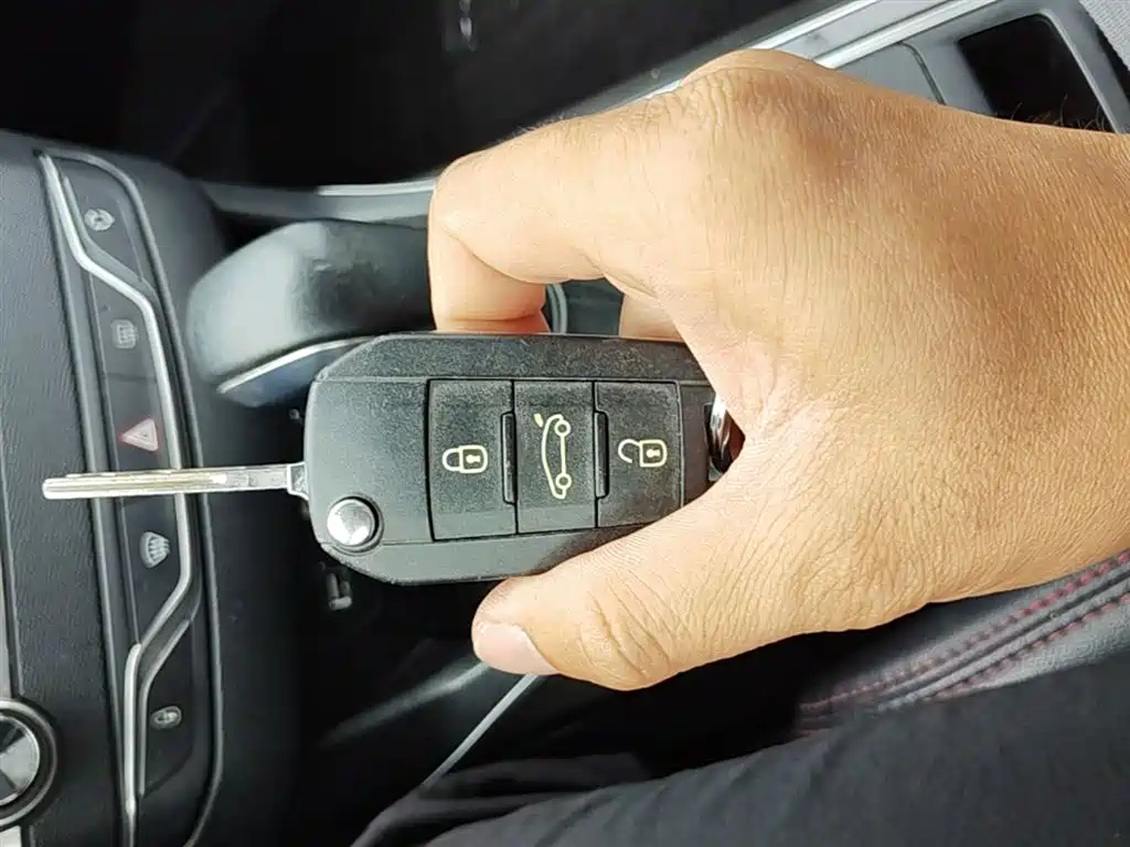 Peugeot 408 2014 1.8L Automatic Luxury Edition фото 15