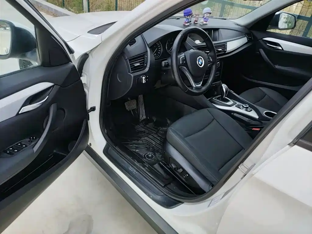 BMW X1 2014 sDrive18i Leading Edition фото 16