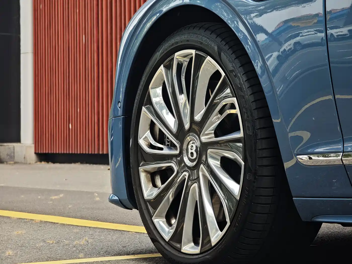 Bentley Flying Spur Plug-in Hybrid 2025 2025 Model Year 4.0T V8 Mulliner