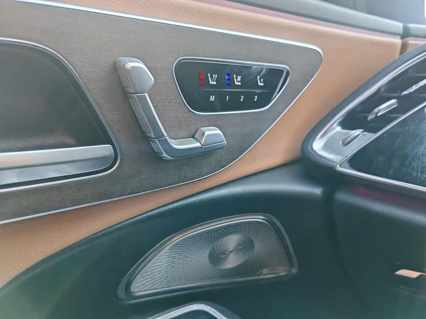 Mercedes-Benz E-Class 2024 Model E 300 L Luxury фото 17