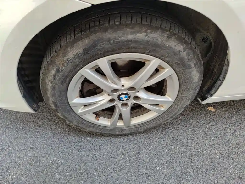 BMW 2 Series Touring 2016 218i Leading фото 23