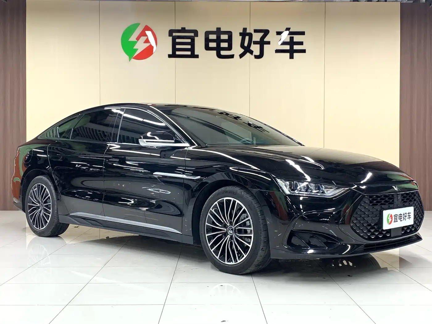 BYD Han 2024 DM-i Glory Edition 121KM Honor фото 3