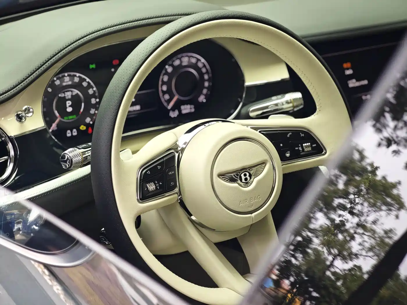 Bentley Flying Spur Plug-in Hybrid 2025 2025 Model Year 4.0T V8 Mulliner