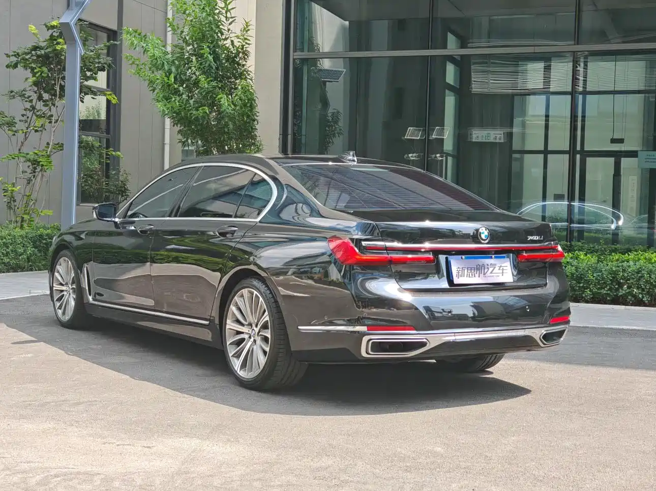 BMW 7 Series 2021 Model 740Li Leading Luxury Package фото 5