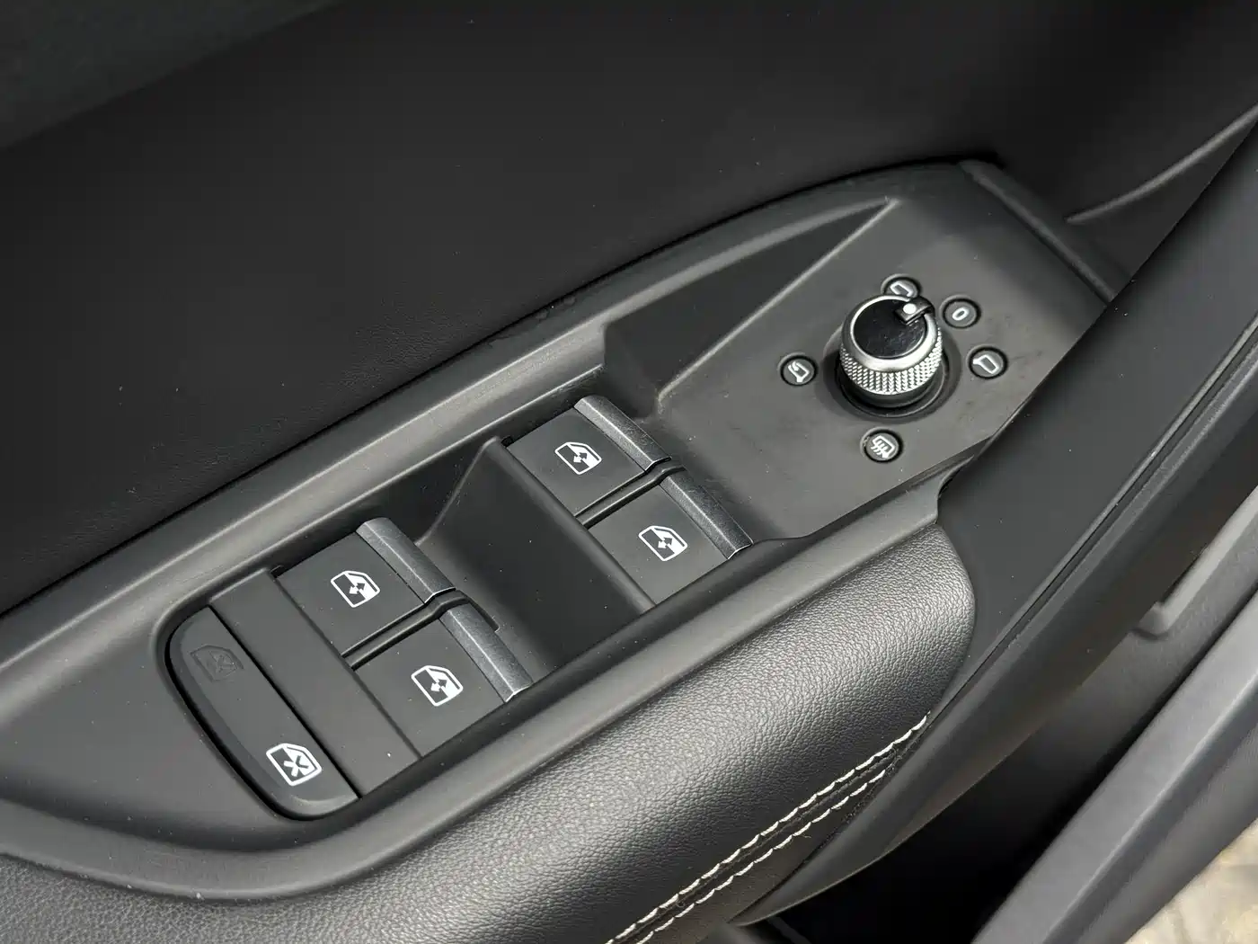 Audi Q5L 2020 Facelift 40 TFSI Honor Fashion фото 19