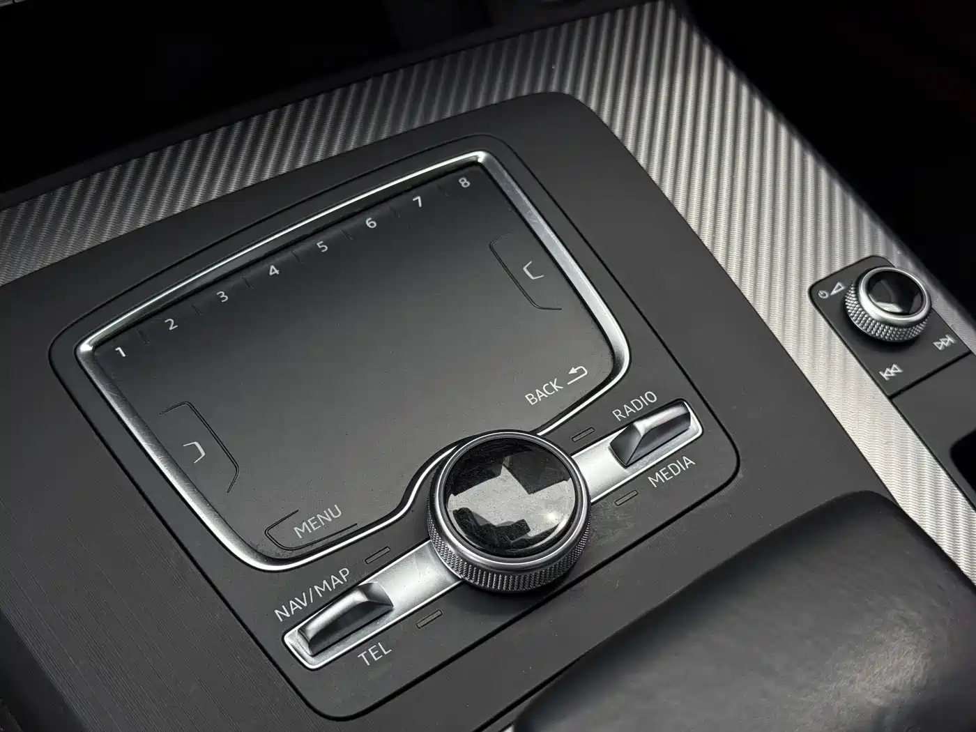 Audi Q5L 2020 Facelift 40 TFSI Honor Fashion фото 30