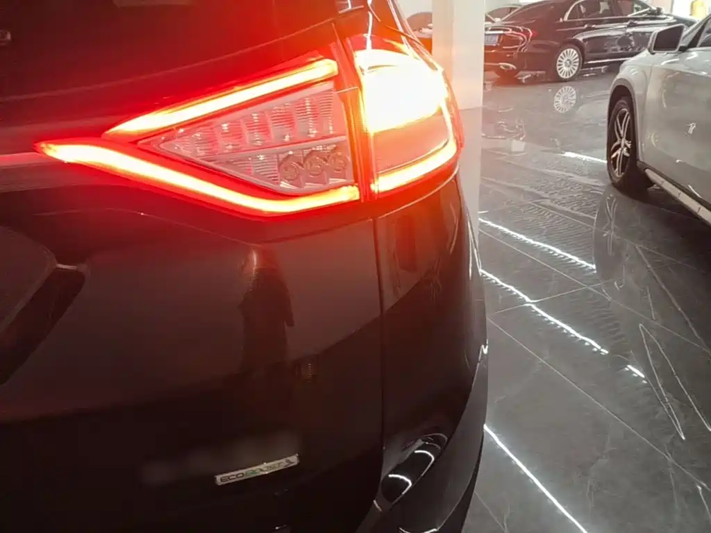 Фото 8 - Ford Edge