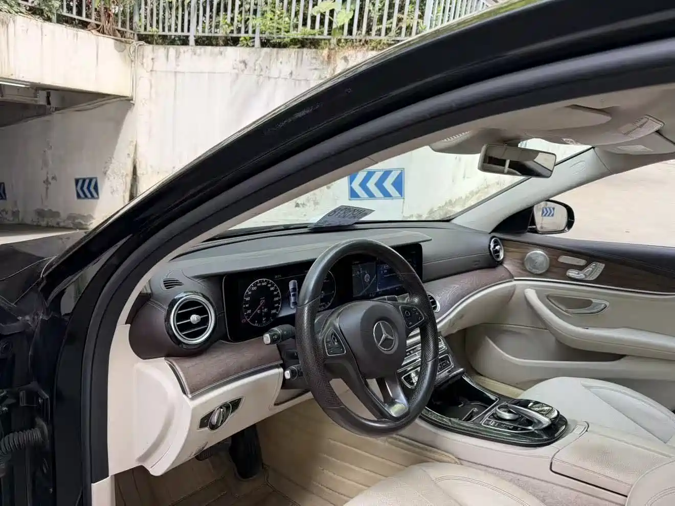 Mercedes-Benz E-Class 2016 E 300 L Fashion Type фото 15