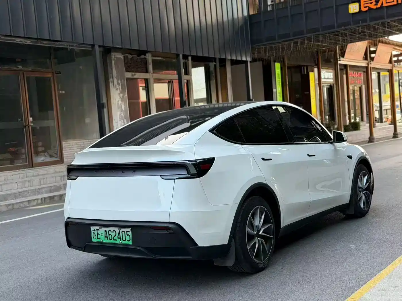 TESLA MODEL Y