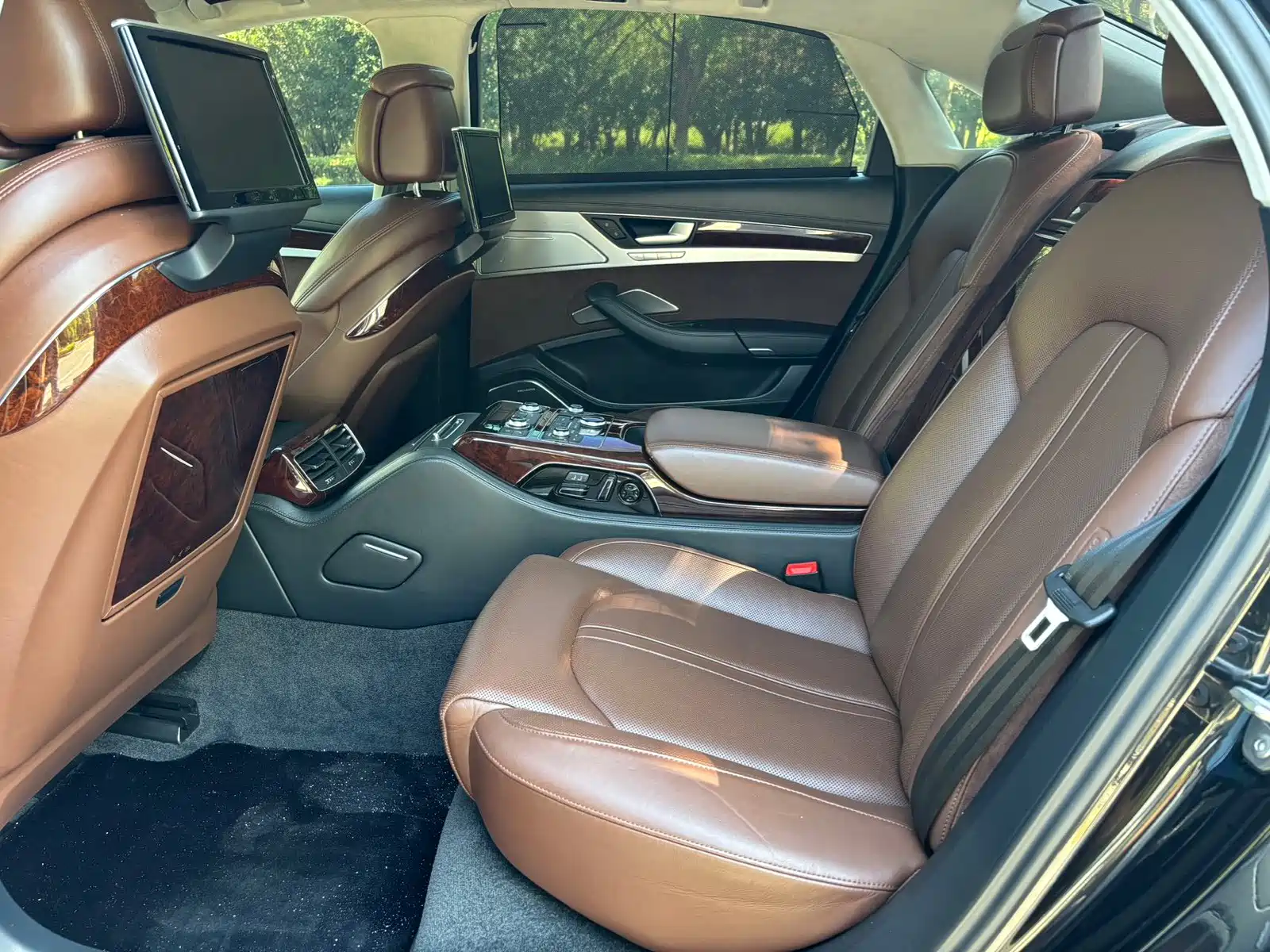 Photo 9 - Audi A8
