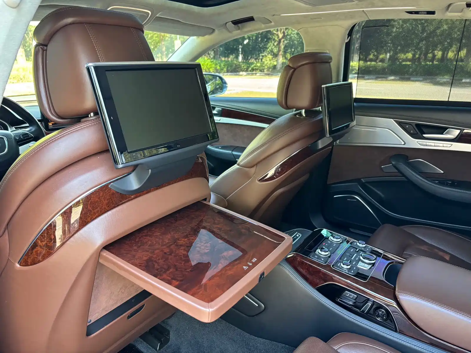 Photo 22 - Audi A8