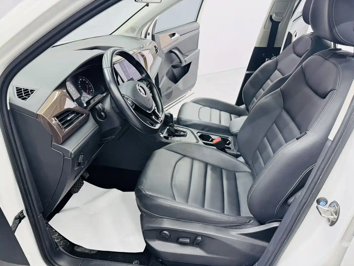 Volkswagen Tharu 2021 Model 280TSI 2WD Luxury Edition фото 4
