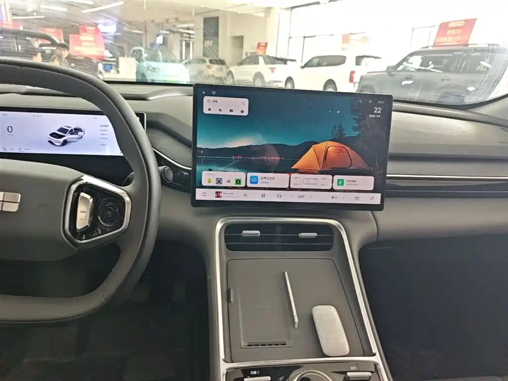 Geely Galaxy Galaxy L6 2025 EM-i 140km Starship Edition фото 13