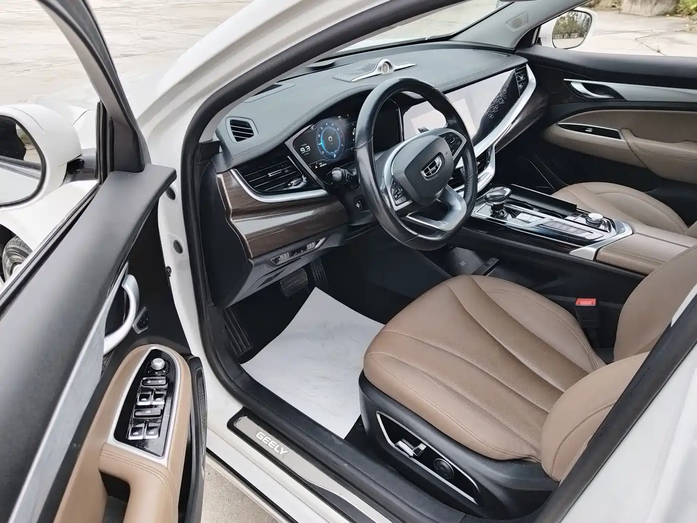 Фото 8 - Geely Borui