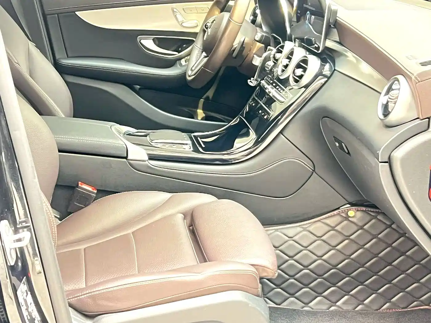 Mercedes-Benz GLC 2021 GLC 260 L 4MATIC Sporty фото 8