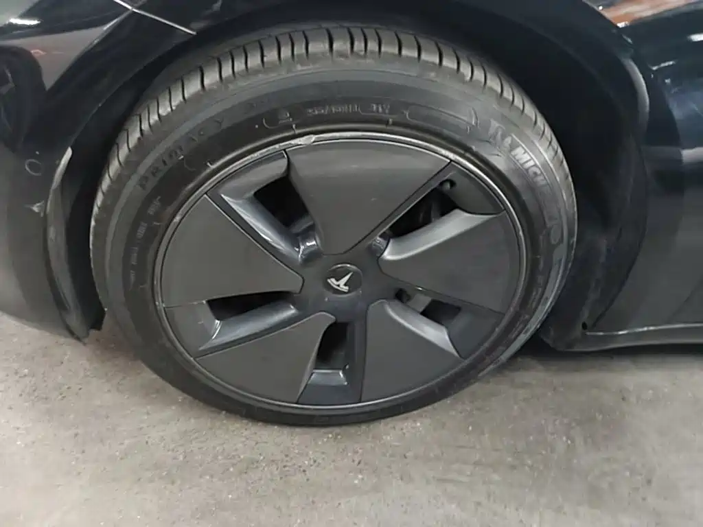 Фото 25 - Tesla Model 3
