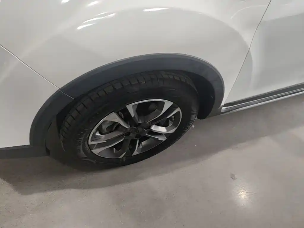 Фото 23 - Geely Vision X3