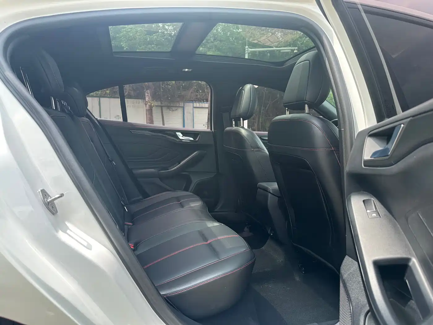 Ford Focus 2022 Hatchback EcoBoost 180 Automatic ST Line фото 23