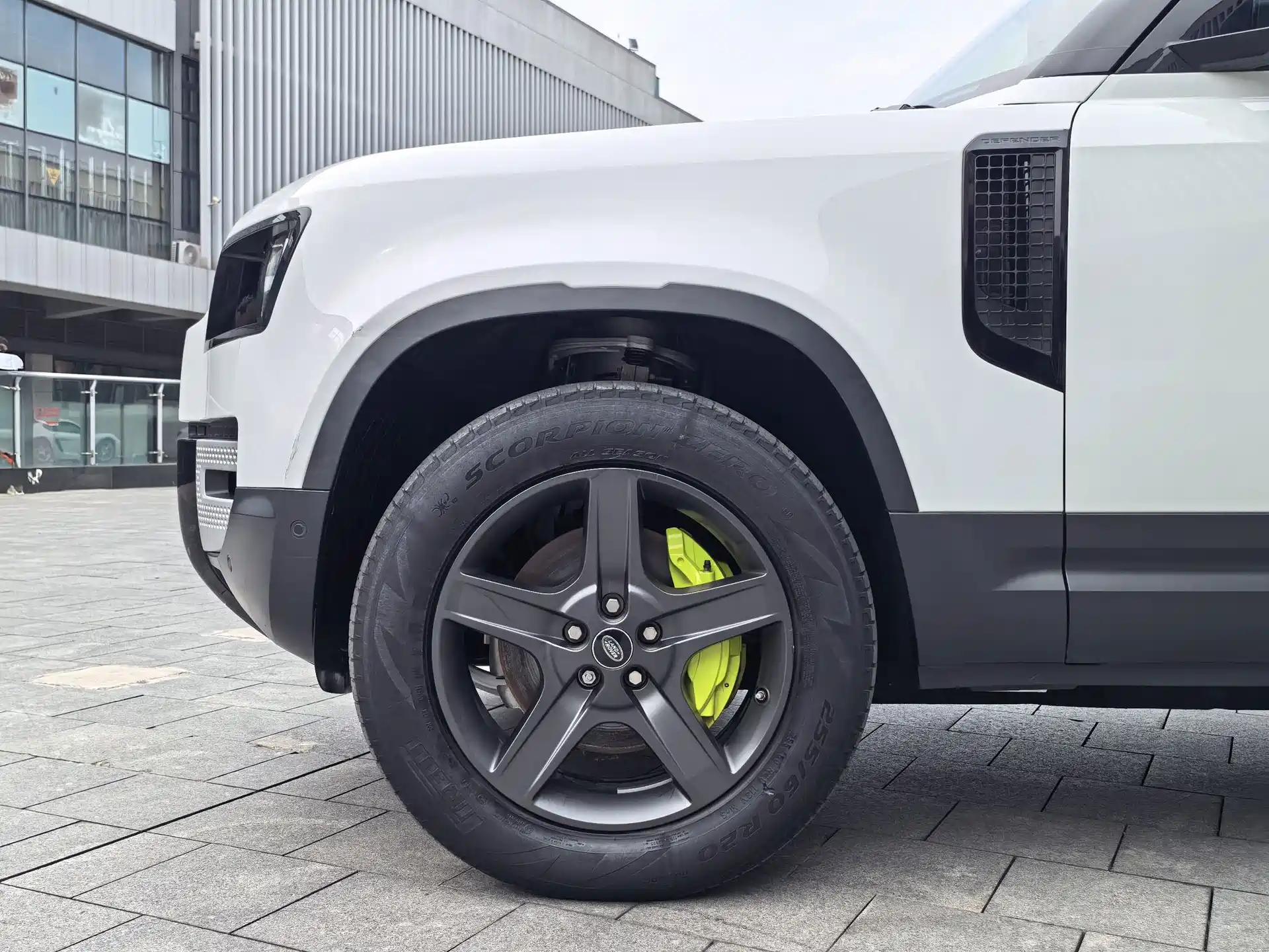 Photo 20 - Land Rover Defender