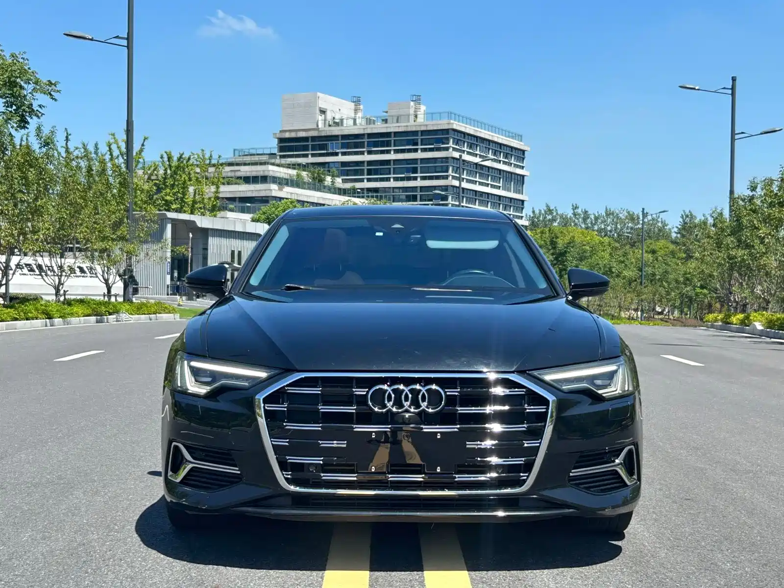 Photo 2 - Audi A6L