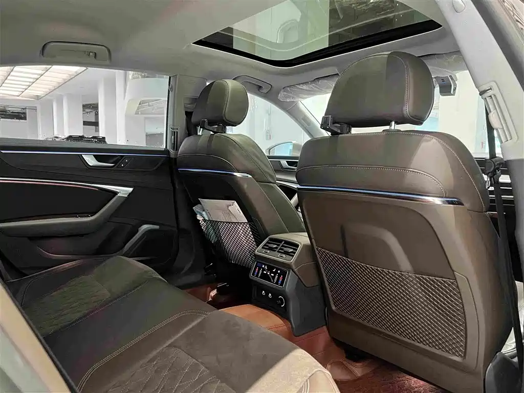 Photo 28 - Audi A7L