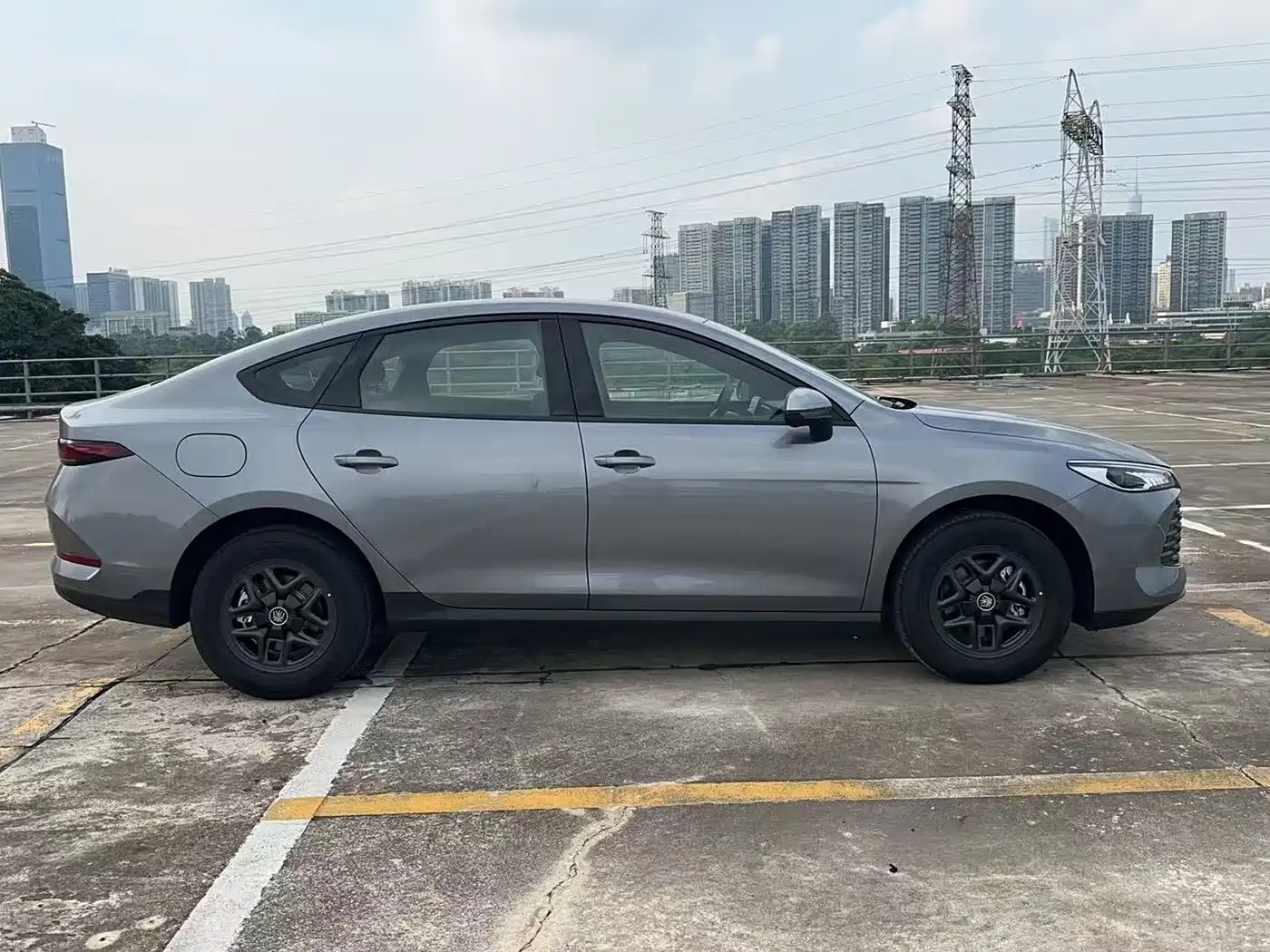 BYD Qin PLUS 2026 DM-i 128KM Progressive фото 2