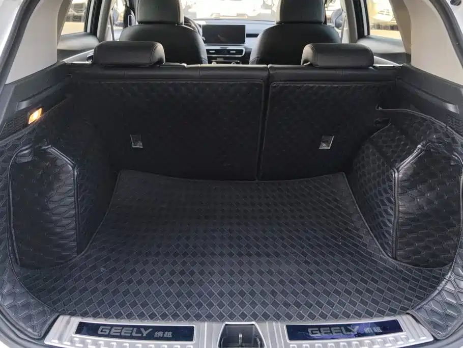 Фото 4 - Geely Coolray