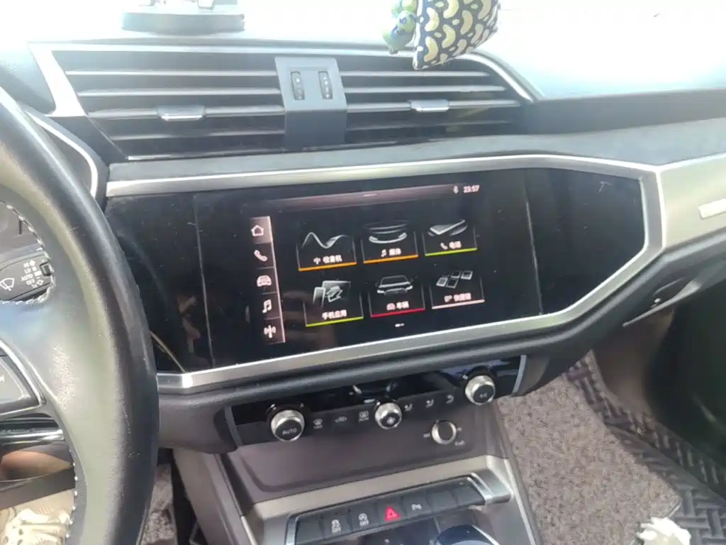 Фото 18 - Audi Q3