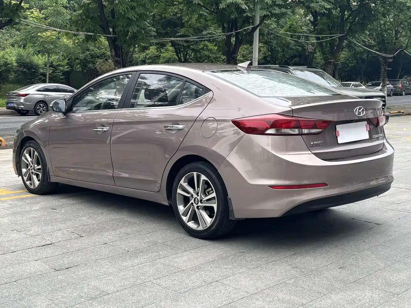 Hyundai Elantra 2016 1.6L Auto Smart·Luxury Edition фото 9