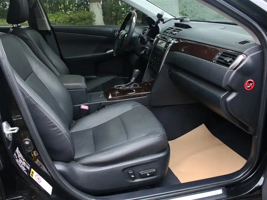 Toyota Camry 2016 2.0G 10th Anniversary Leading Edition фото 10