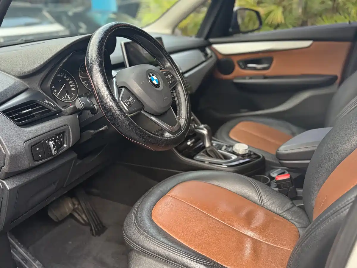 BMW 2 Series Touring 2016 218i Fashion Model фото 4