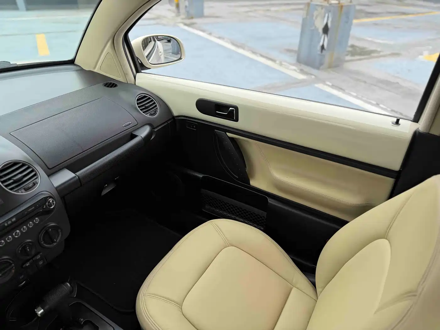 Volkswagen Beetle 2010 Model 1.6 AT фото 14