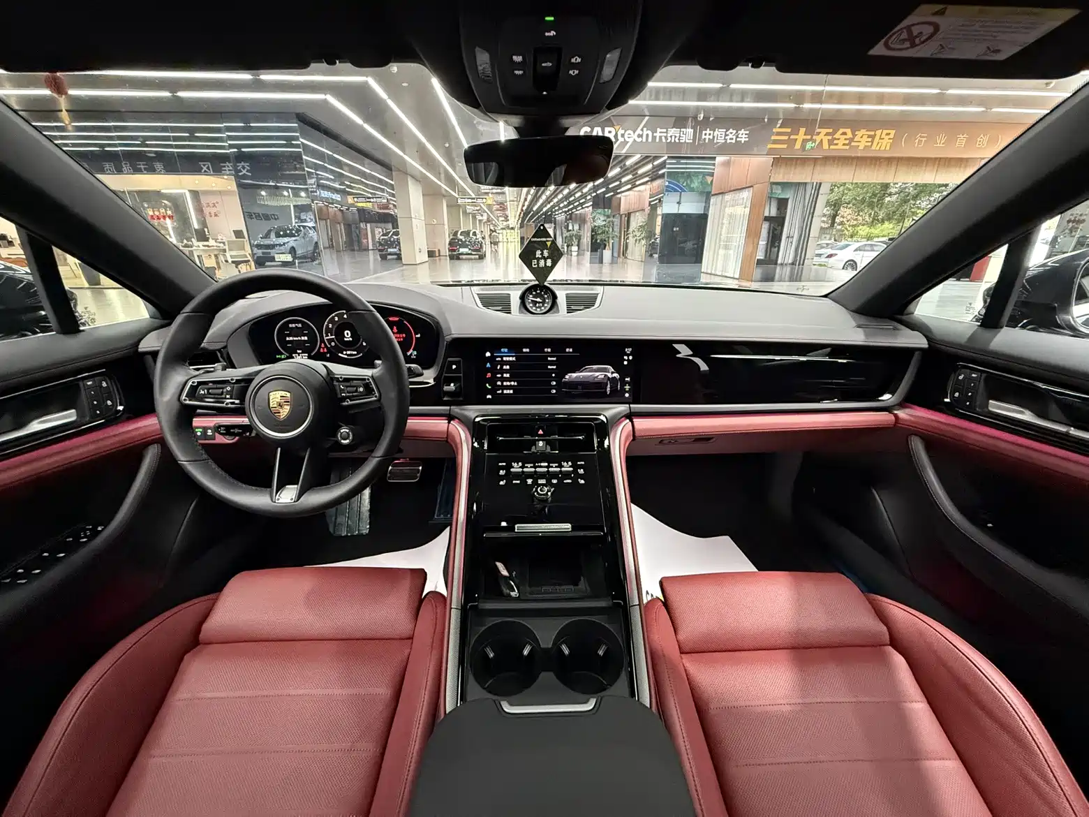 Photo 24 - Porsche Panamera