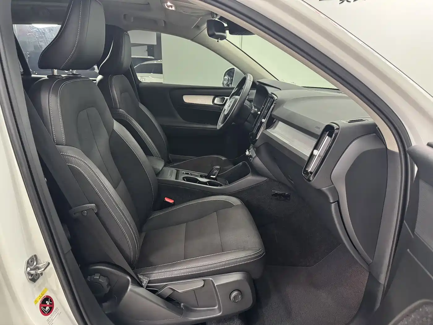 Фото 11 - Volvo XC40