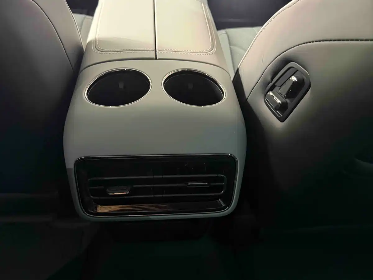 Geely Galaxy Galaxy E8 2025 700km Long Voyage Smart Drive Edition фото 11