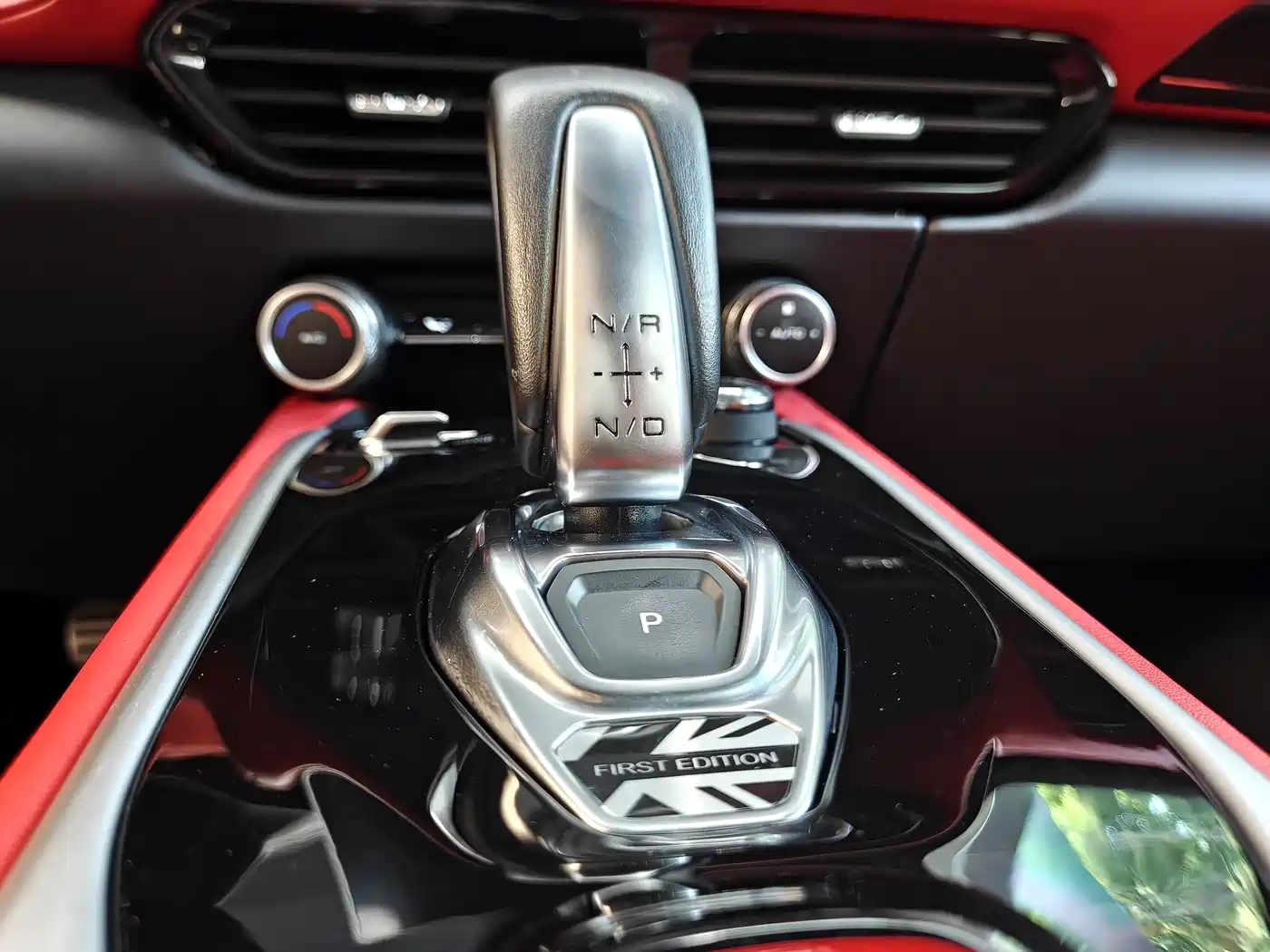 Lotus Cars EMIRA 2021 2.0T DCT First Edition фото 14