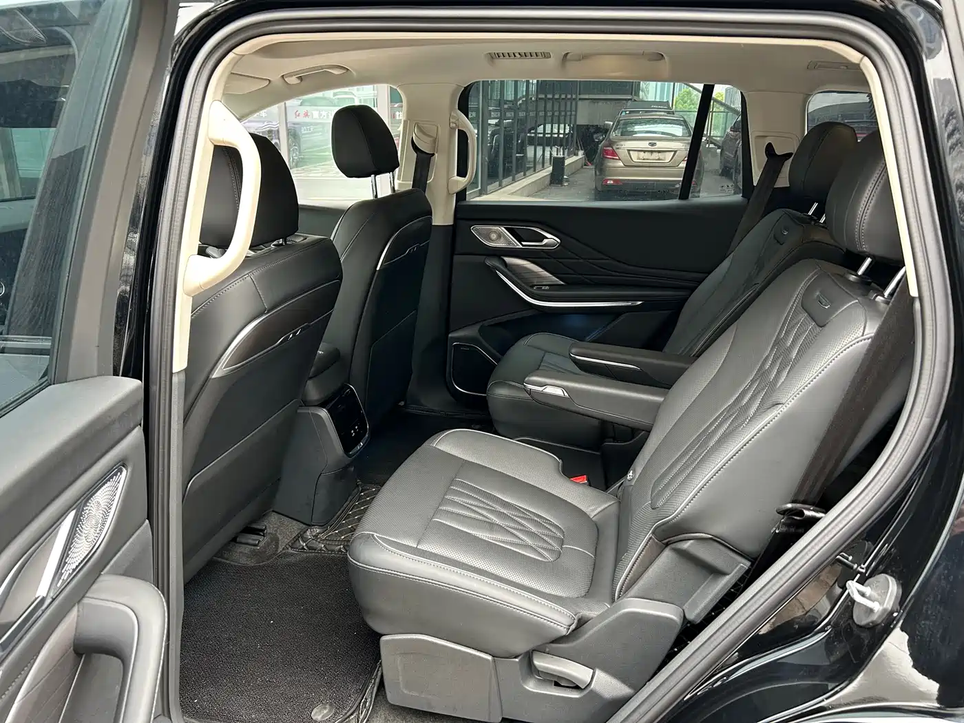 Hongqi HS7 PHEV 2024 2.0T PHEV 4WD Flagship Edition 6-seater фото 9