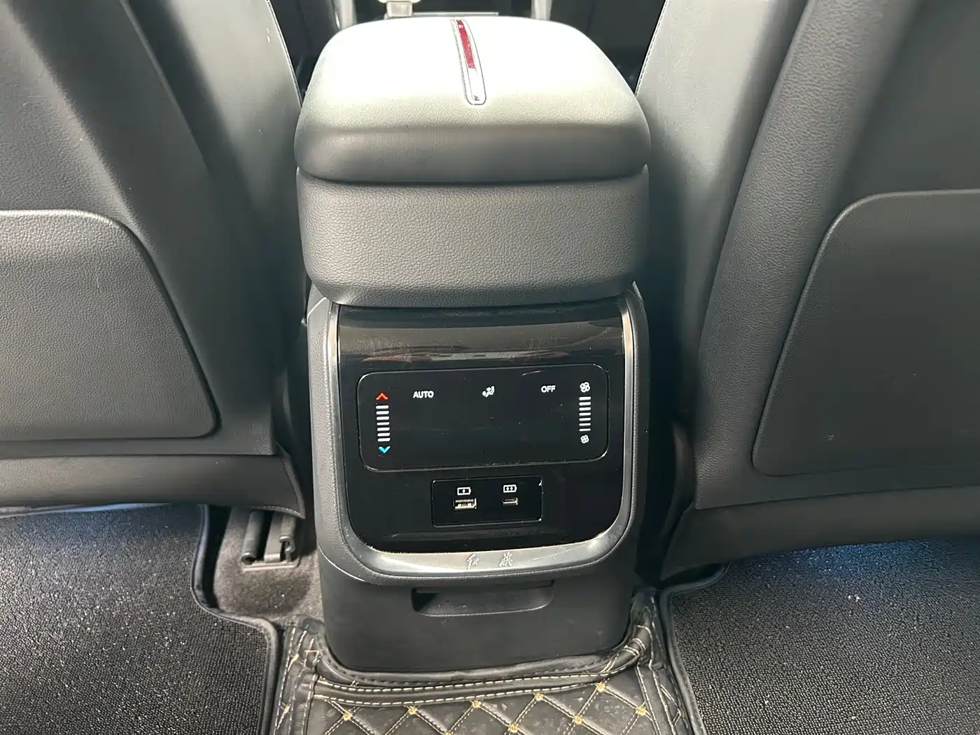 Hongqi HS7 PHEV 2024 2.0T PHEV 4WD Flagship Edition 6-seater фото 11