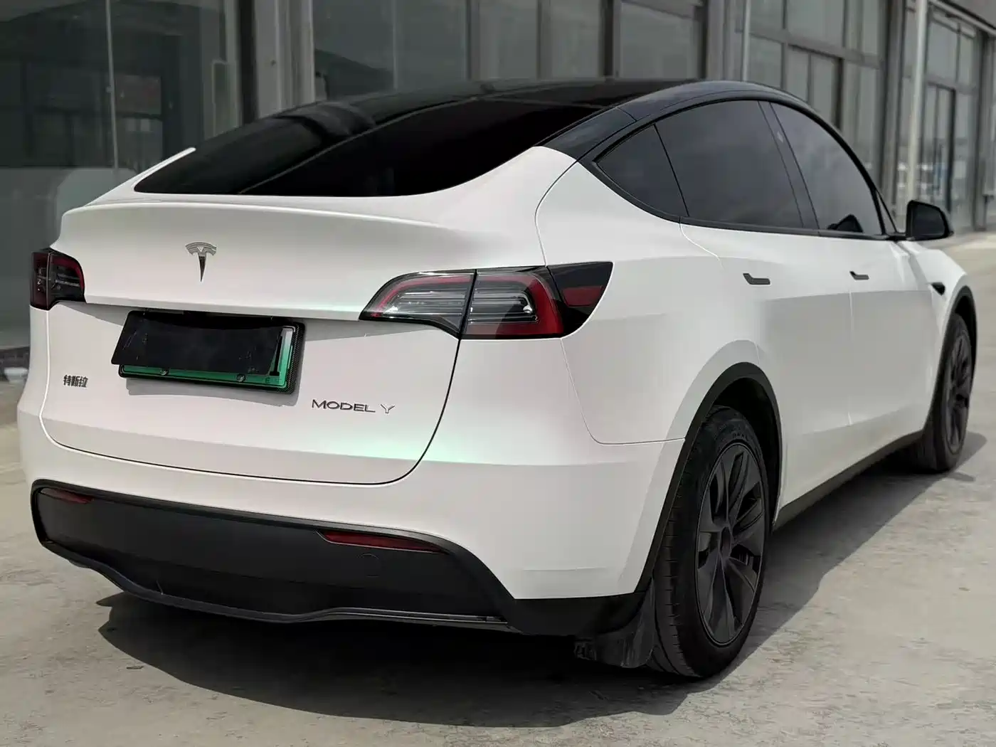TESLA MODEL Y