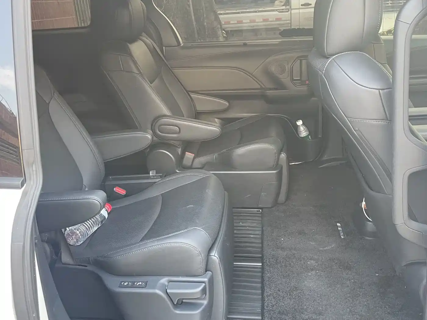 Toyota Sienna 2025 2024 2.5L Hybrid 4WD Premium Edition