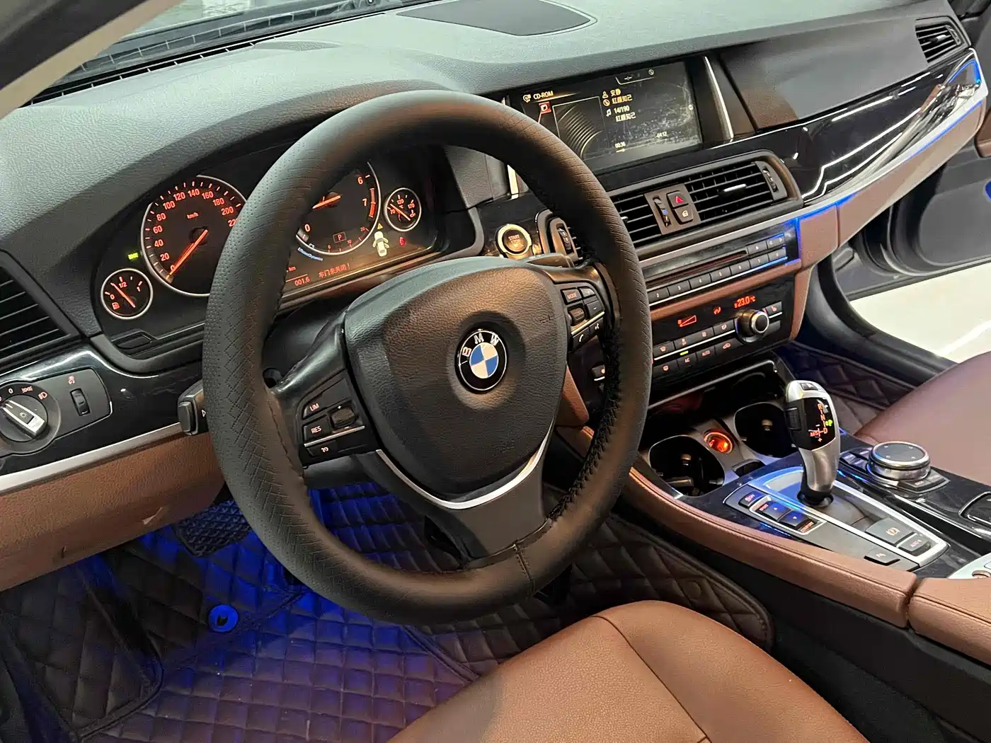 BMW 5 Series 2017 520Li Classic Edition фото 9