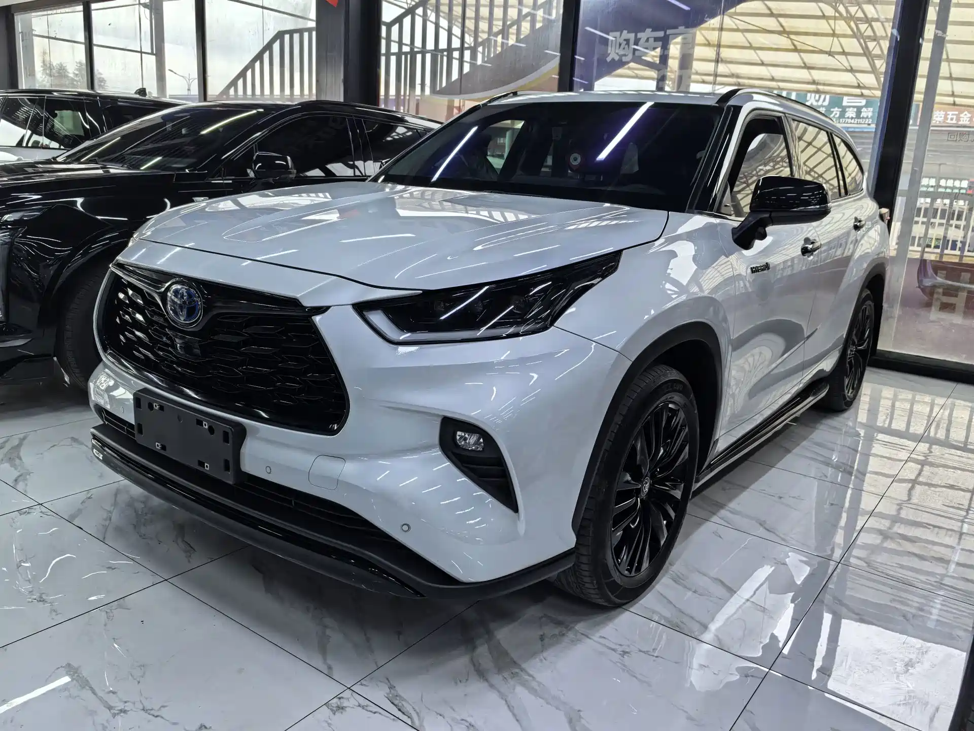 Photo 1 - Toyota Highlander