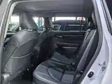 Photo 9 - Toyota Highlander