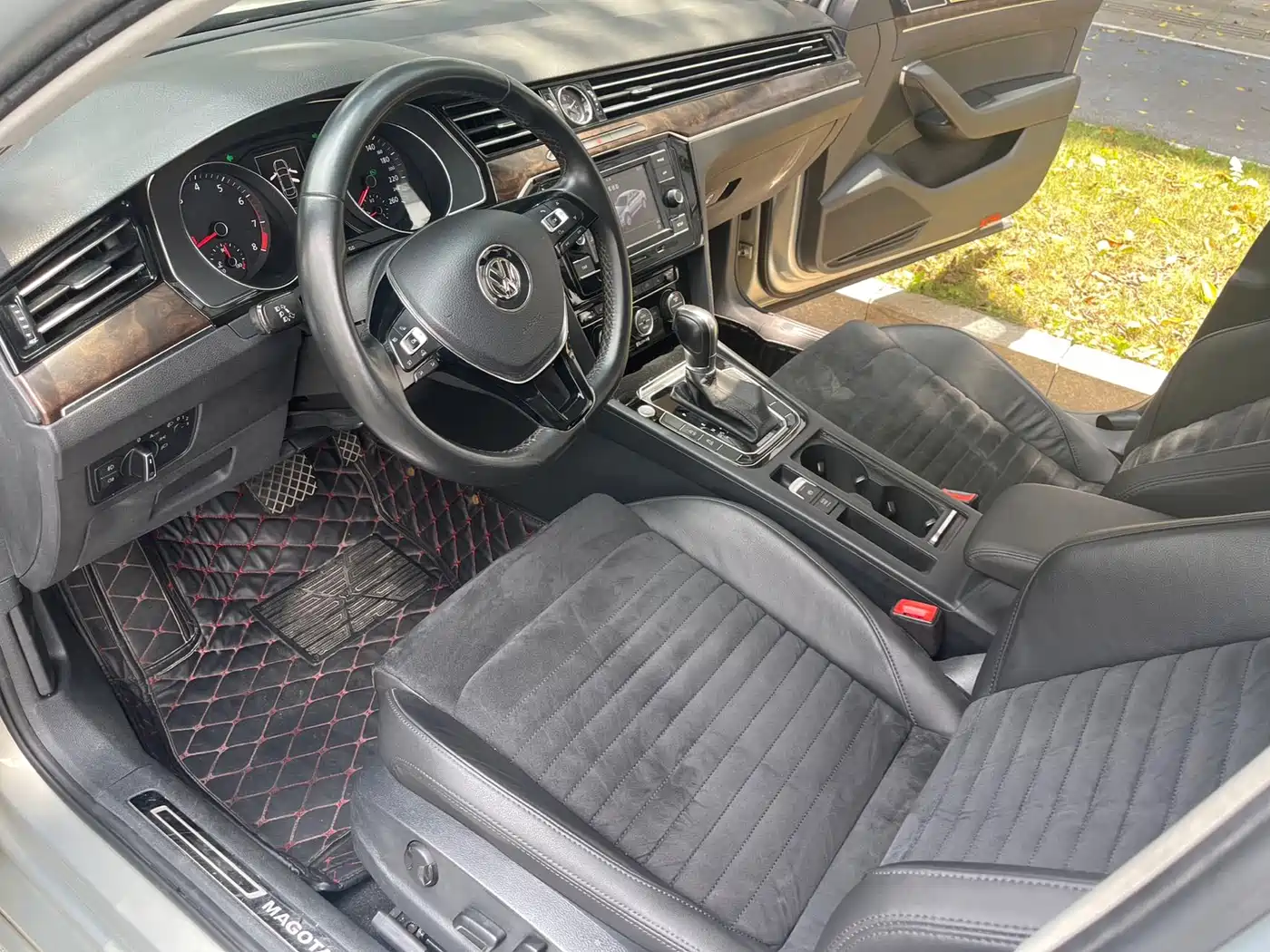 Volkswagen Magotan (Import) 2012 Wagon 2.0TSI Comfort фото 9