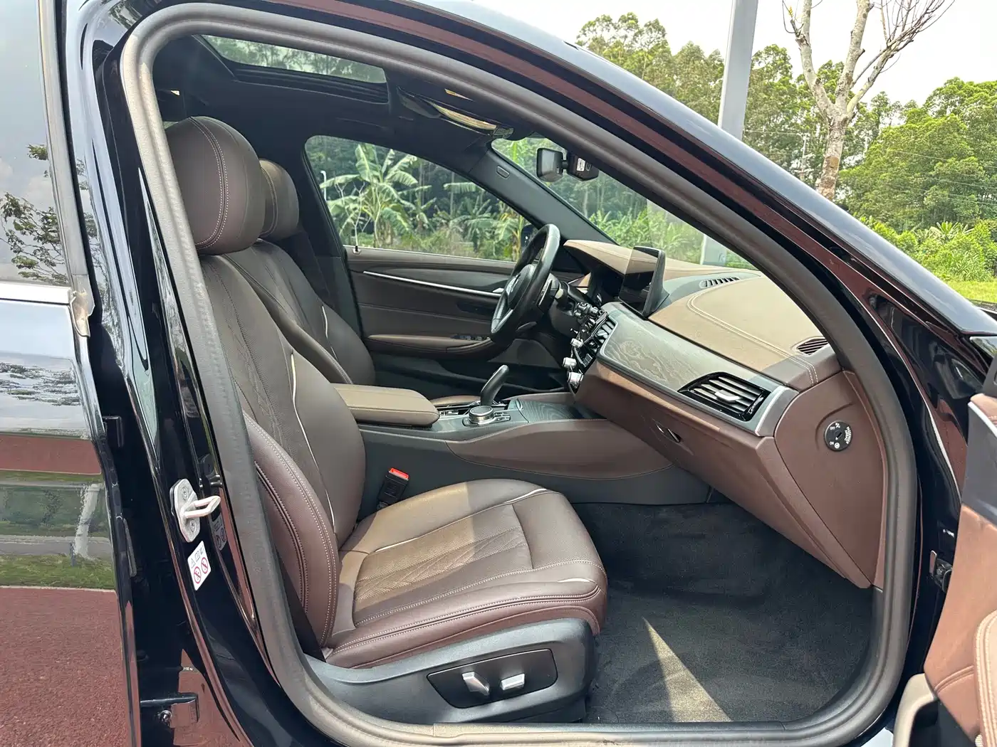 BMW 5 Series 2023 530Li Leading M Sport Package фото 11
